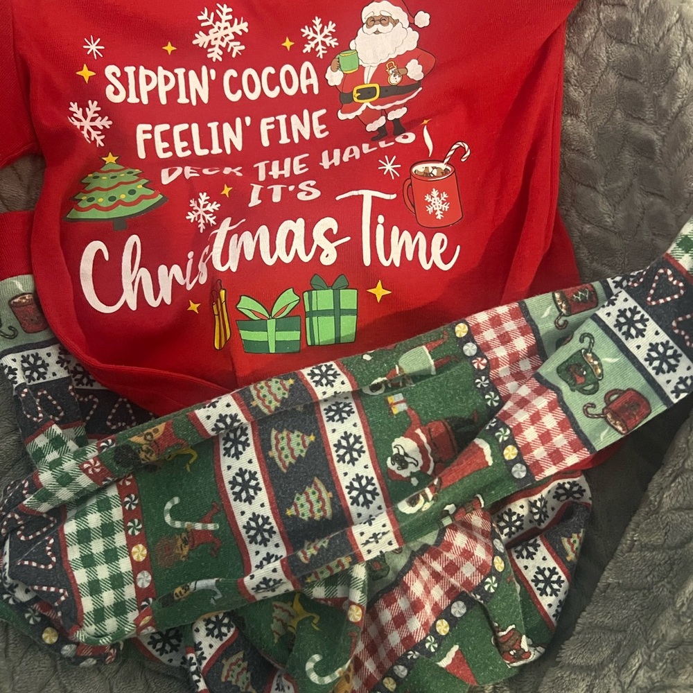 Christmas Pajama Set with Santa and Gift Print